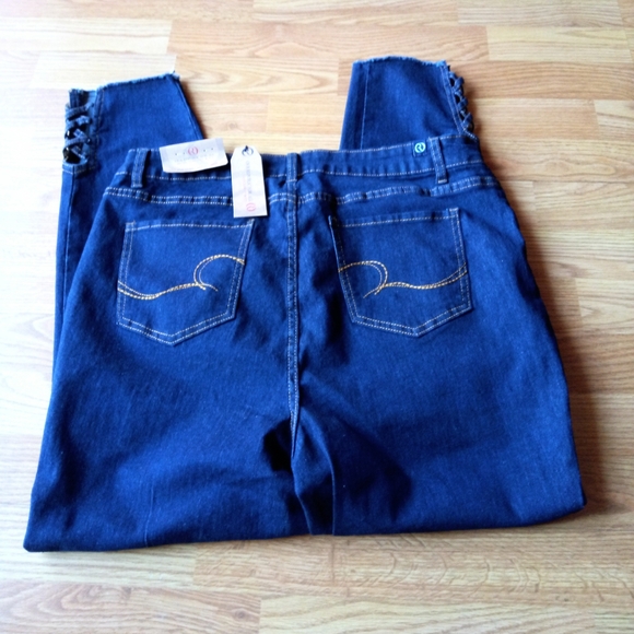 *NWT women's plus blue jeans by Our Republic for All, sz 16W - Picture 9 of 10